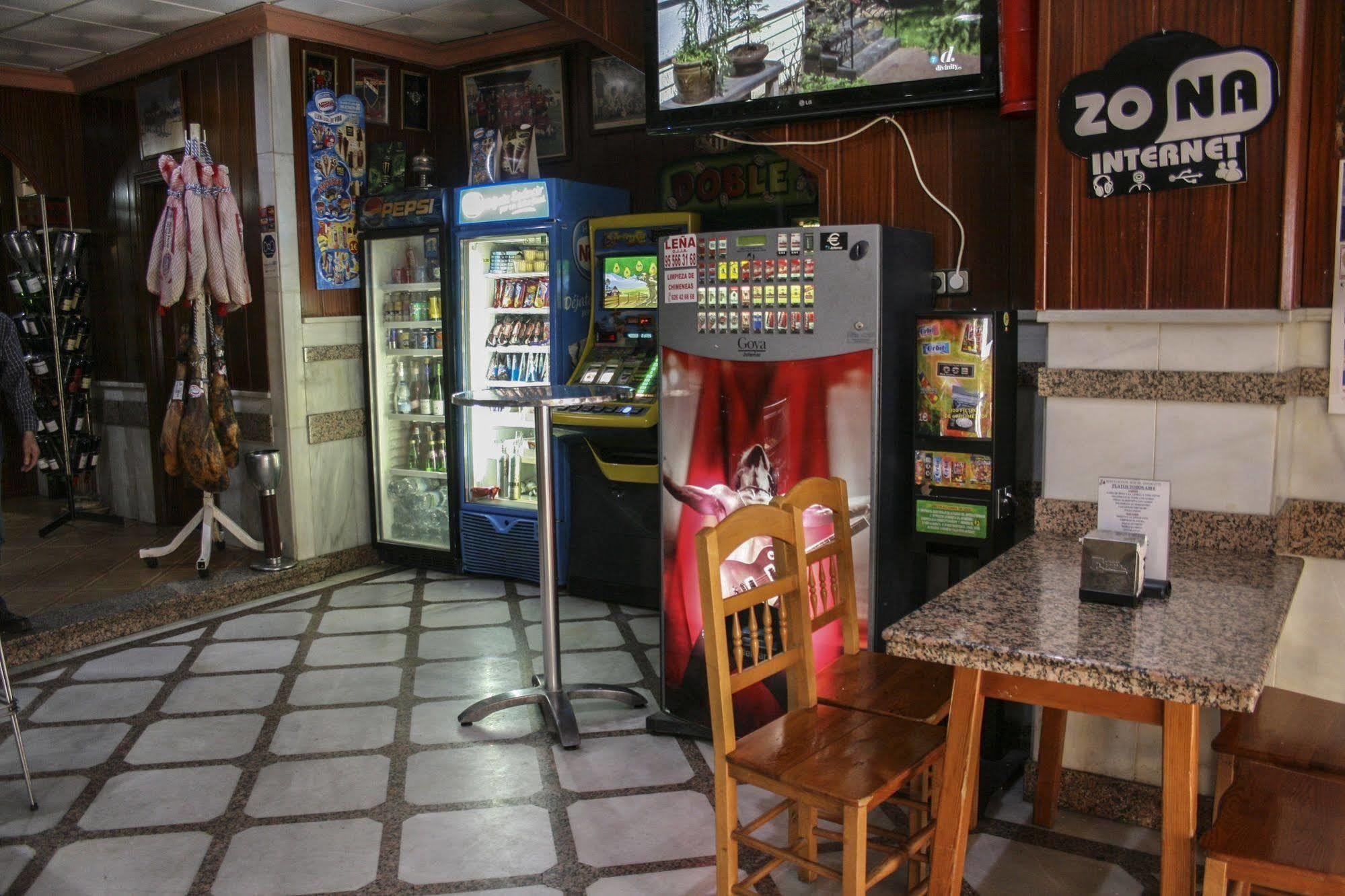 Hostal El Emigrante Dos Hermanas Exterior foto