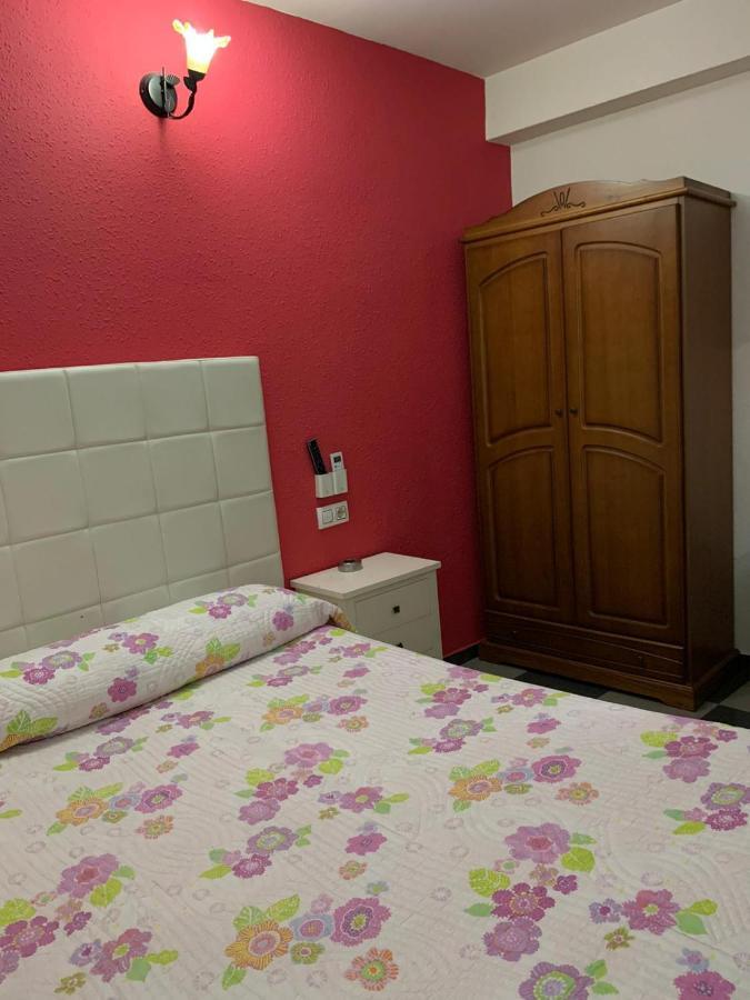 Hostal El Emigrante Dos Hermanas Exterior foto