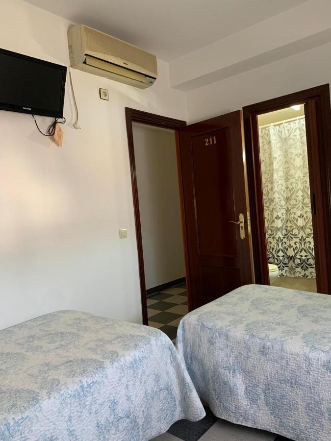 Hostal El Emigrante Dos Hermanas Exterior foto